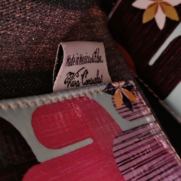 CONSUELA Downtown Crossbody Pinkie Purse Bag - Picture 13 of 16